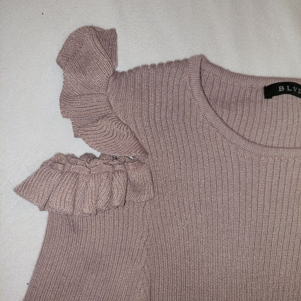 Dusty Mauve Cold-shoulder Ruffled Ribbed Sweater - Picture 3 of 4